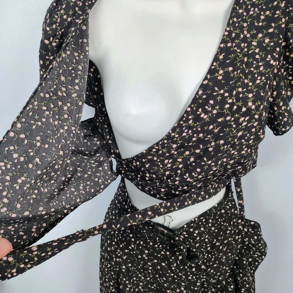 Womens  L 2 Piece Set Black Pink Floral Ruffle Wrap Top Mini Skirt Boho romantic